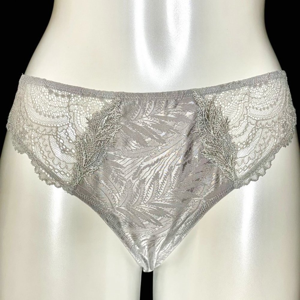 LISE LACE THONG